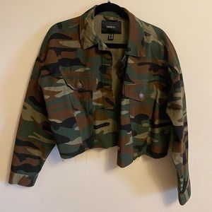 New Camo cropped Forever 21 Plus jacket🍁